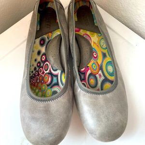 Born dress flats. Women’s size 8.5.